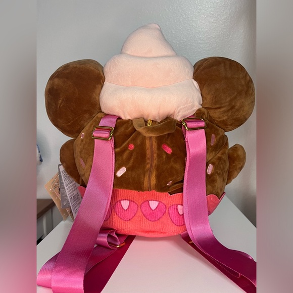 Disney Munchlings Baked Treats Minnie Strawberry Cupcake Backpack NWT 🍓🧁 - Picture 2 of 5